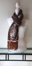 A31 bruine sjaal met luipaardmotief